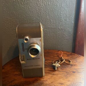 Vintage Bell and Howell 8mm Movie Magazine Camera 172